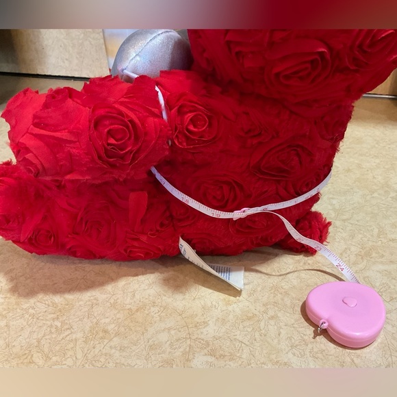 Build A Bear Workshop: Red roses (2021) teddy bear with silver unattached heart. - Picture 6 of 8